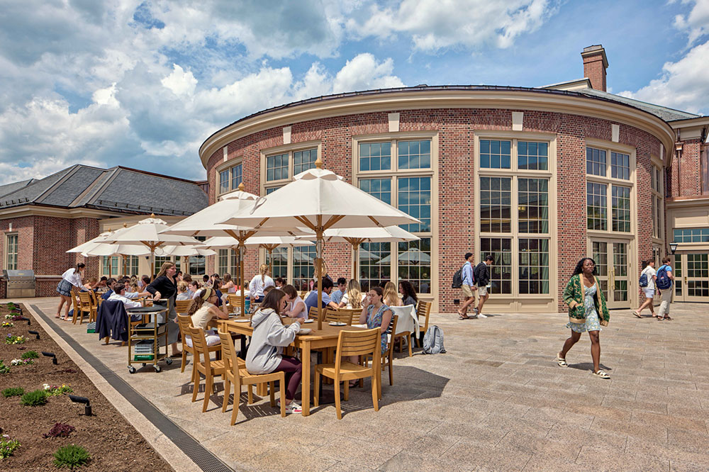 outdoor dining space at Deerfield